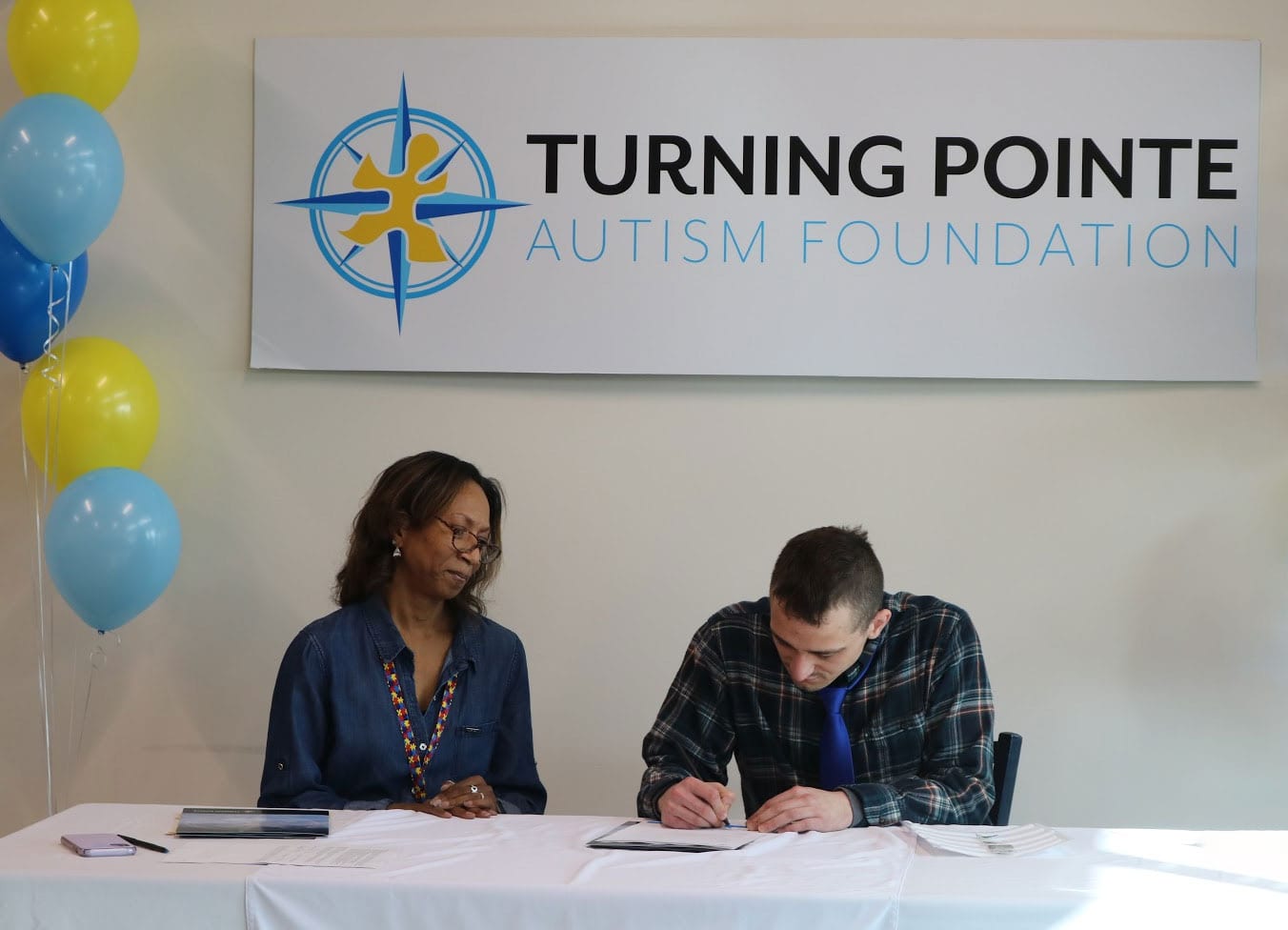 sign Mike signing